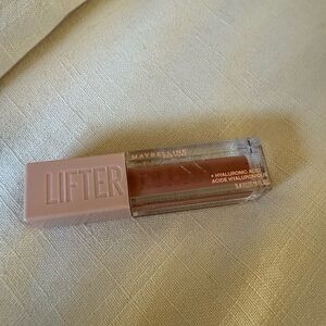 This is a Maybelline Lifter Gloss lip gloss in the shade 008 Stone USED ONES